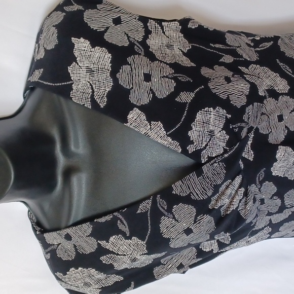 CHAPS BLACK & WHITE FLORAL EMPIRE WAIST DRESS - Picture 2 of 6